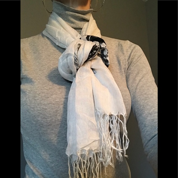 Sparrow & Filigree Pashmina - Picture 2 of 5